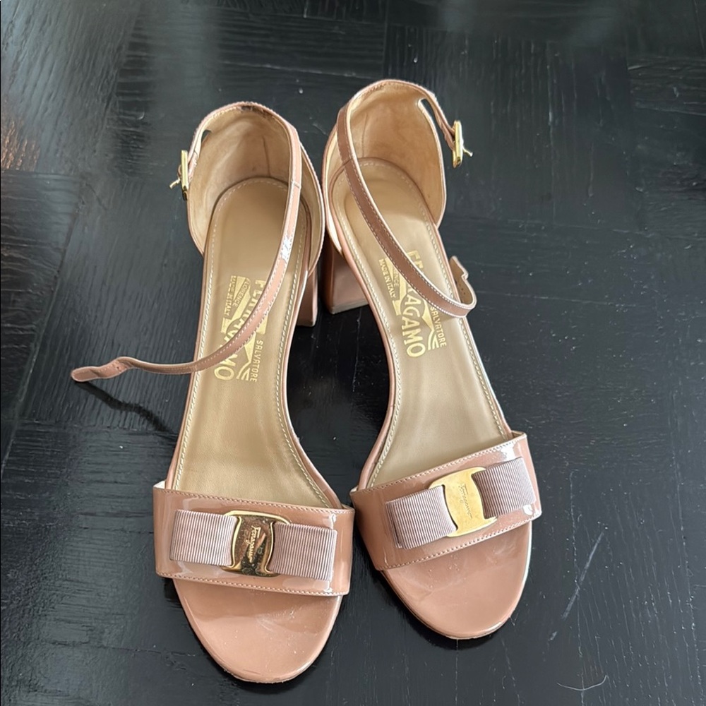 Salvatore Ferragamo Tan Heels with Classic Design - size 9C (gently worn)